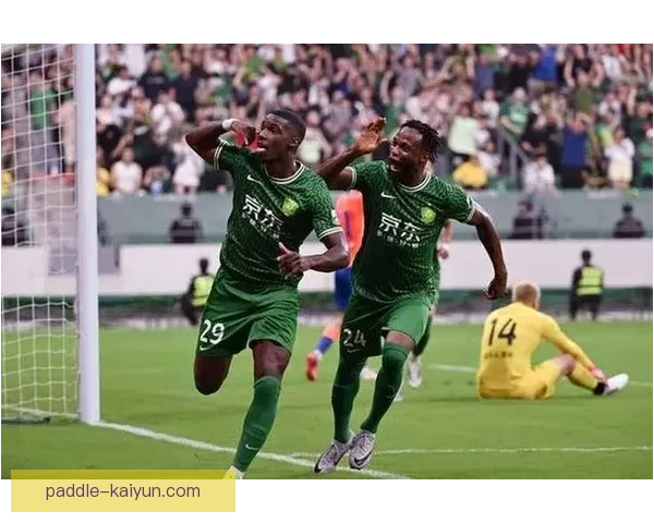 足球十大进球表现稳健，历年经典瞬间引发球迷热议