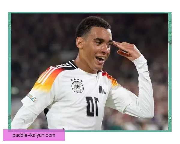 穆西亚拉近期与德国队前辈深入交流，持续提升国家队融入度